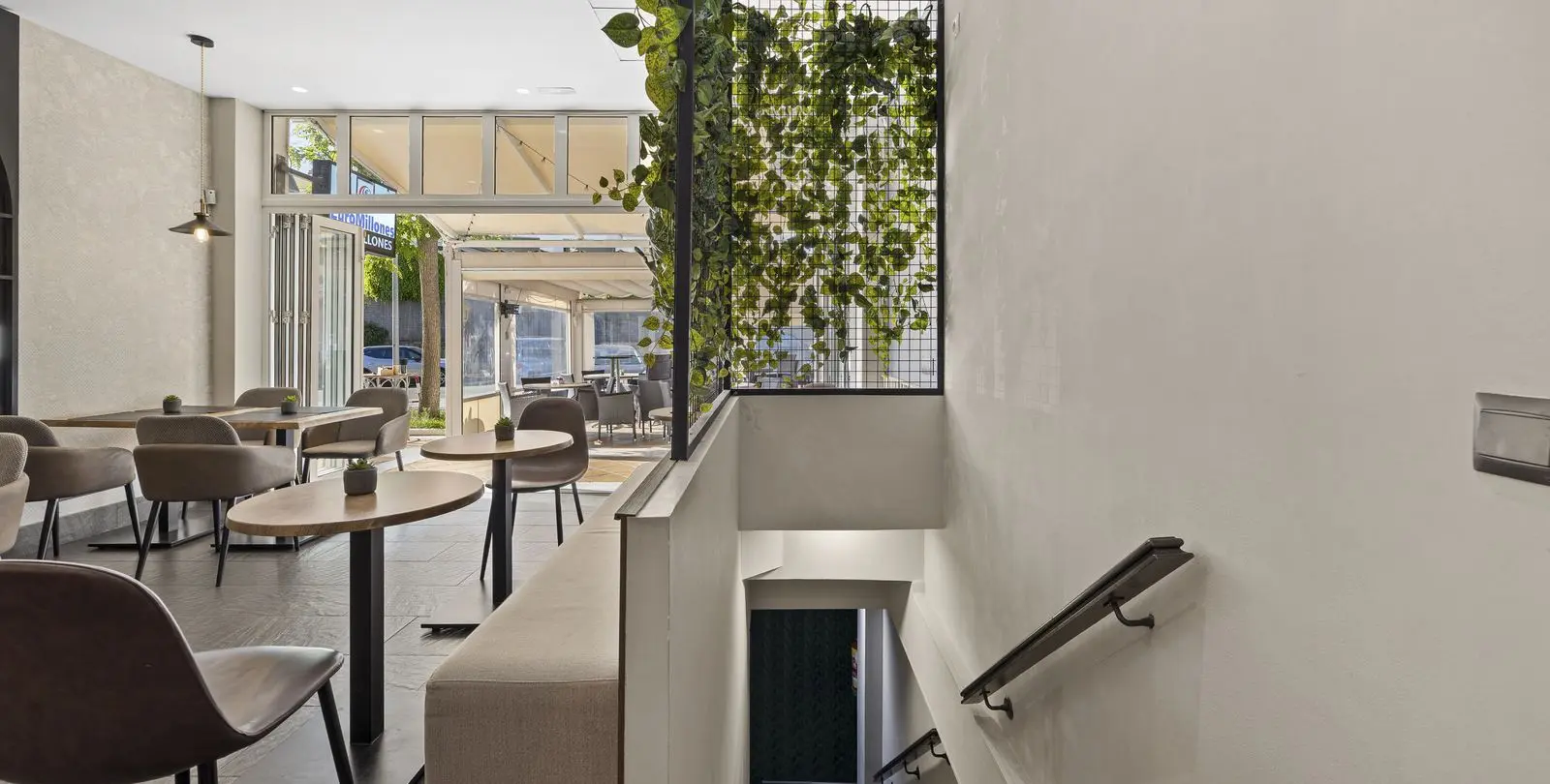 Sale of commercial premises in Guadalmina Alta 11