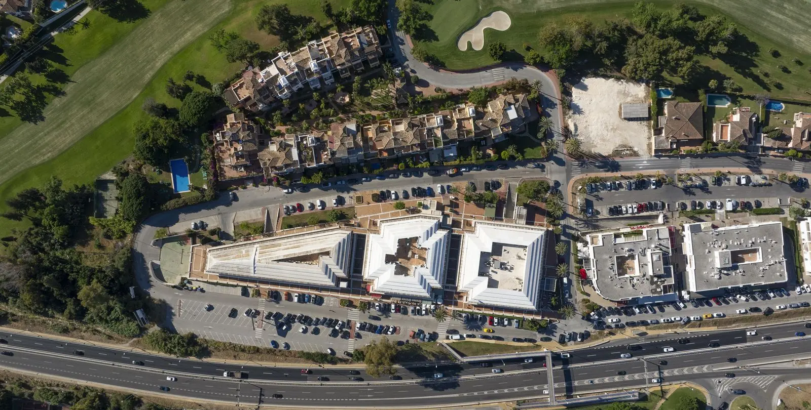 Sale of commercial premises in Guadalmina Alta 17