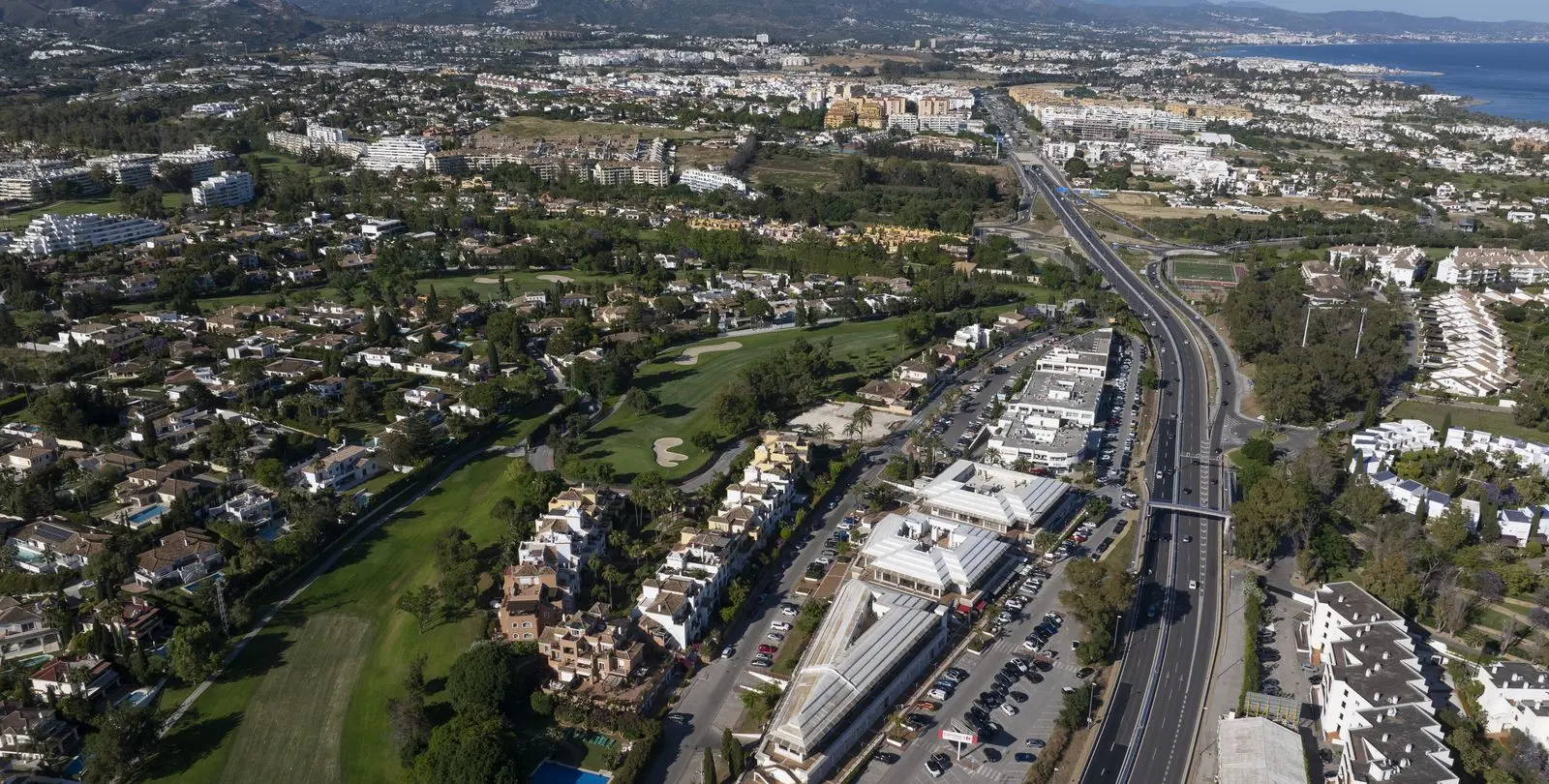 Sale of commercial premises in Guadalmina Alta 20