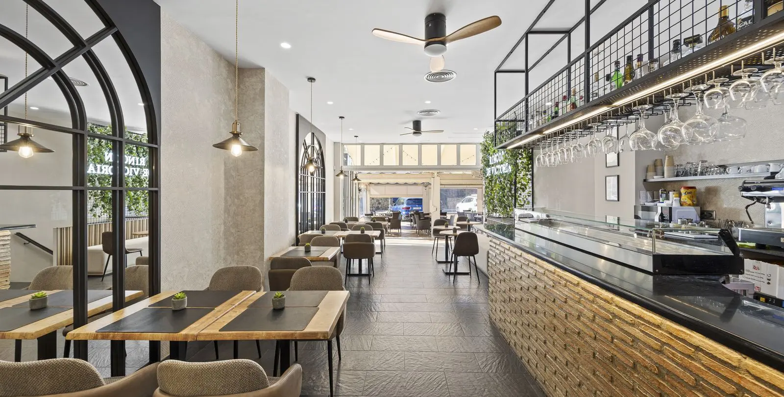 Sale of commercial premises in Guadalmina Alta 25