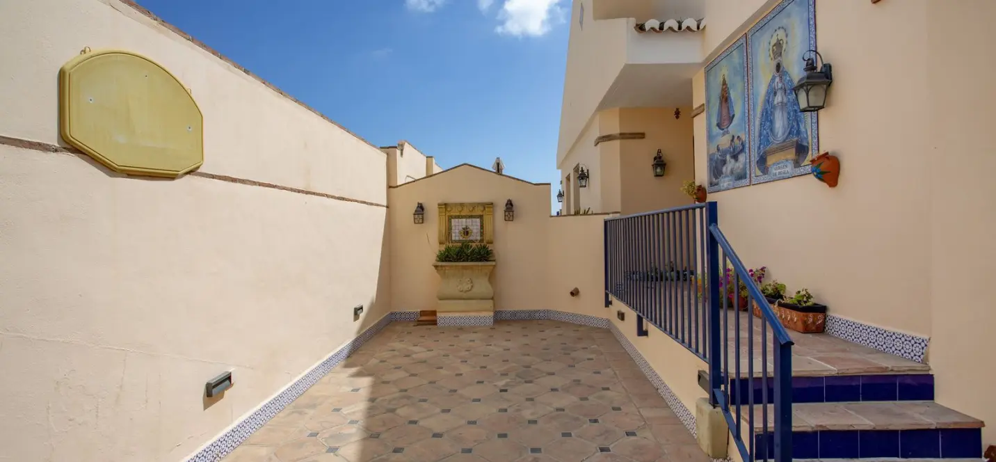 Продажа дома на две семьи в Benalmadena 1