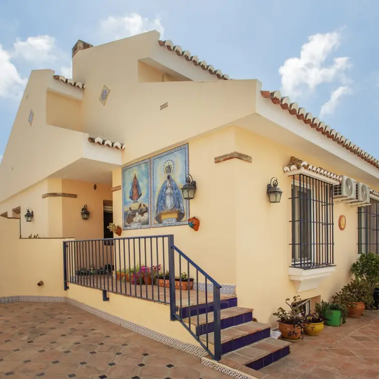 Продажа дома на две семьи в Benalmadena