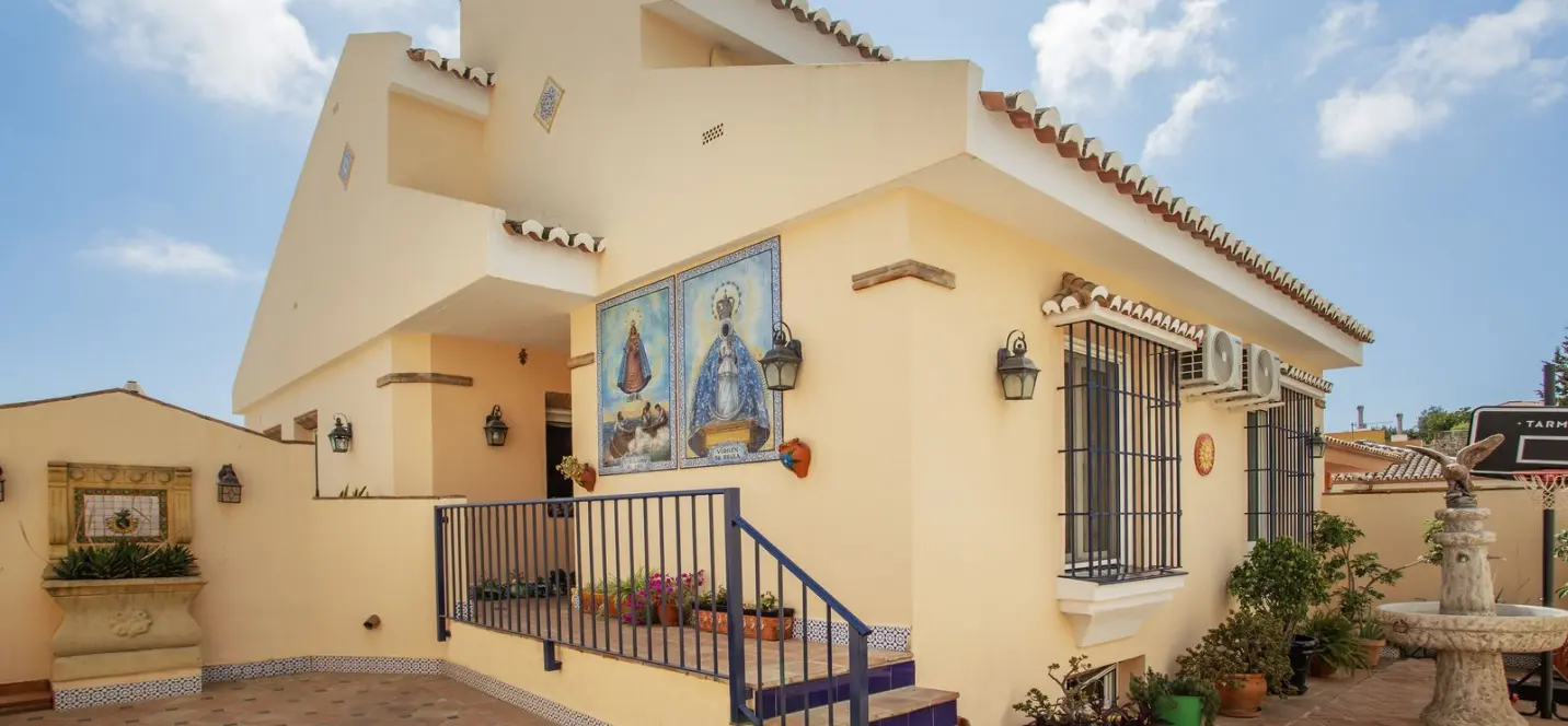 Продажа дома на две семьи в Benalmadena 2