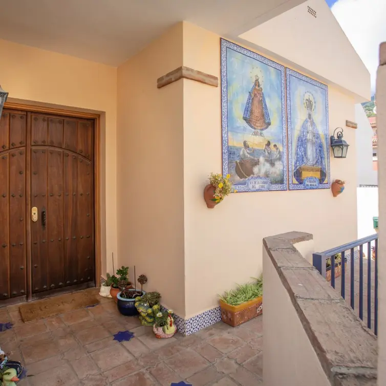 Продажа дома на две семьи в Benalmadena