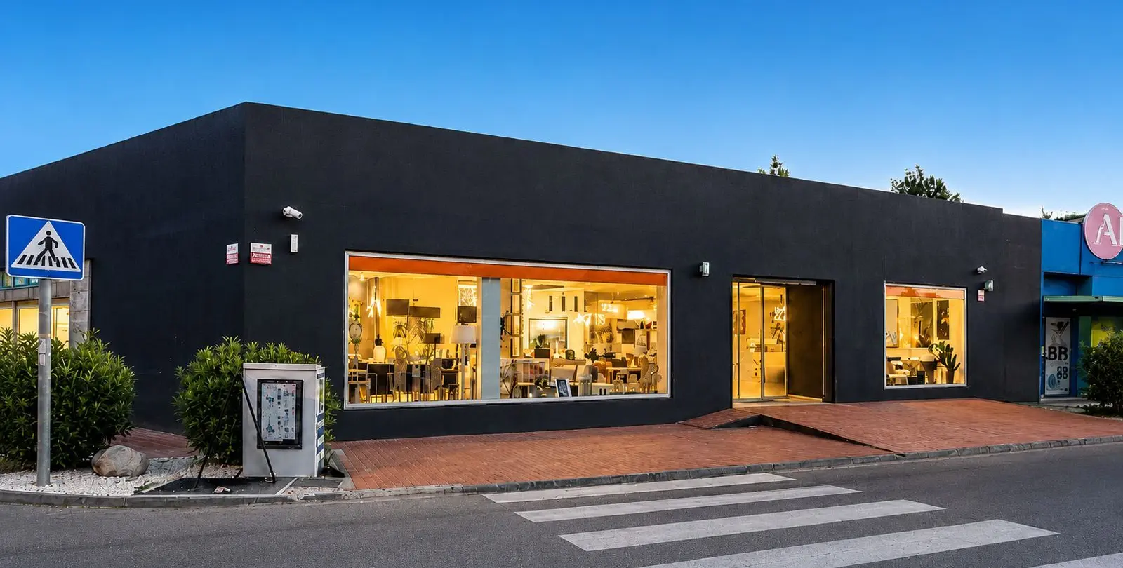 Long-term rent of commercial premises in Estepona 1