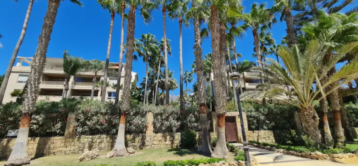 Venta de apartamento en planta media en The Golden Mile 0