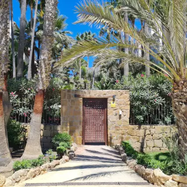 Venta de apartamento en planta media en The Golden Mile
