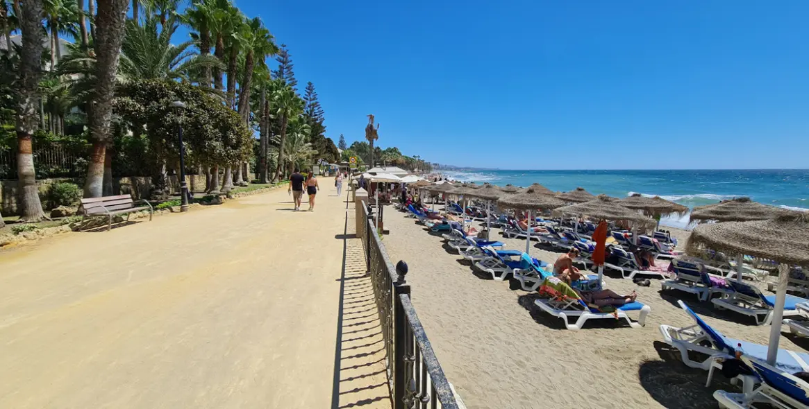 Venta de apartamento en planta media en The Golden Mile 3