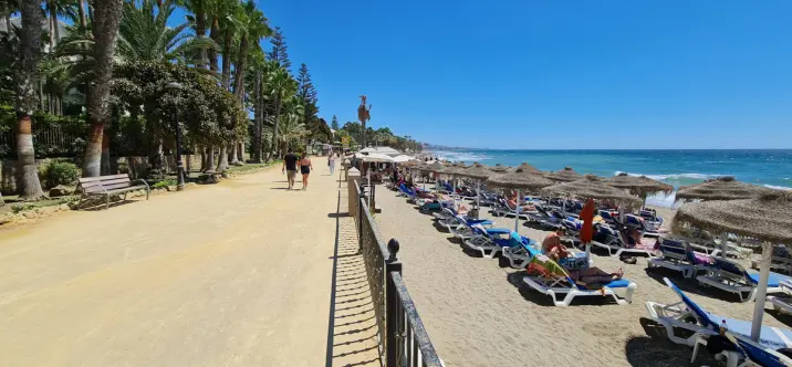 Venta de apartamento en planta media en The Golden Mile 2