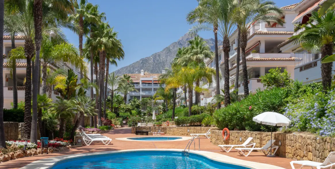 Venta de apartamento en planta media en The Golden Mile 4
