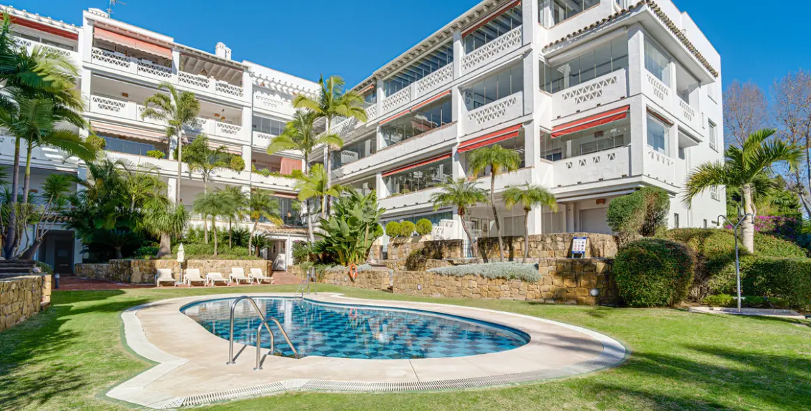 Venta de apartamento en planta media en The Golden Mile 5
