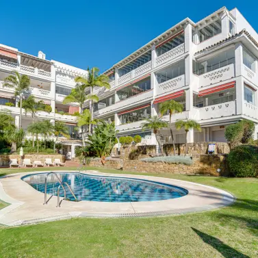 Venta de apartamento en planta media en The Golden Mile