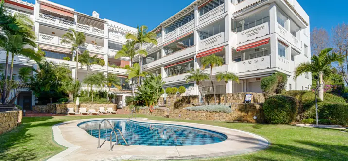 Venta de apartamento en planta media en The Golden Mile 4