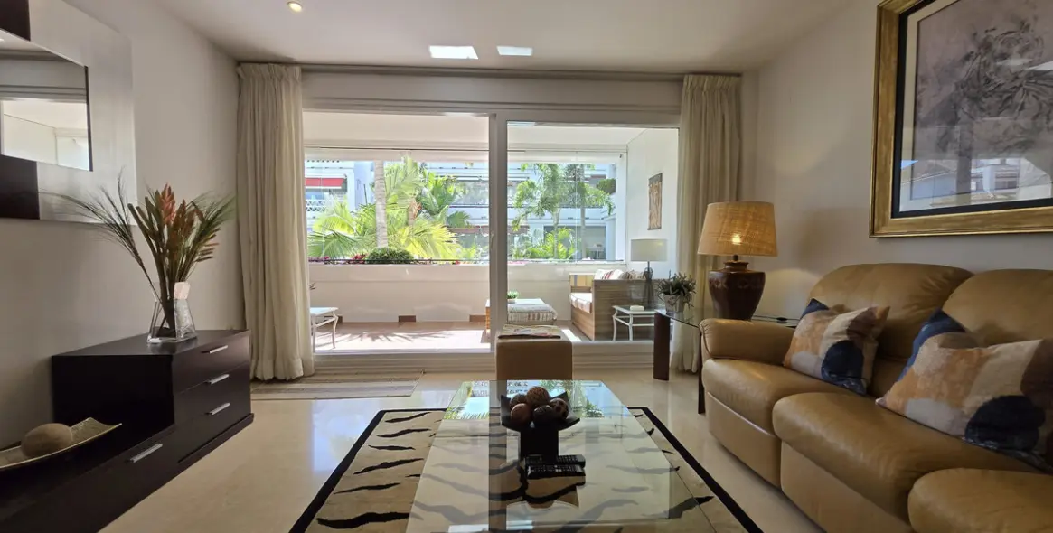 Venta de apartamento en planta media en The Golden Mile 6