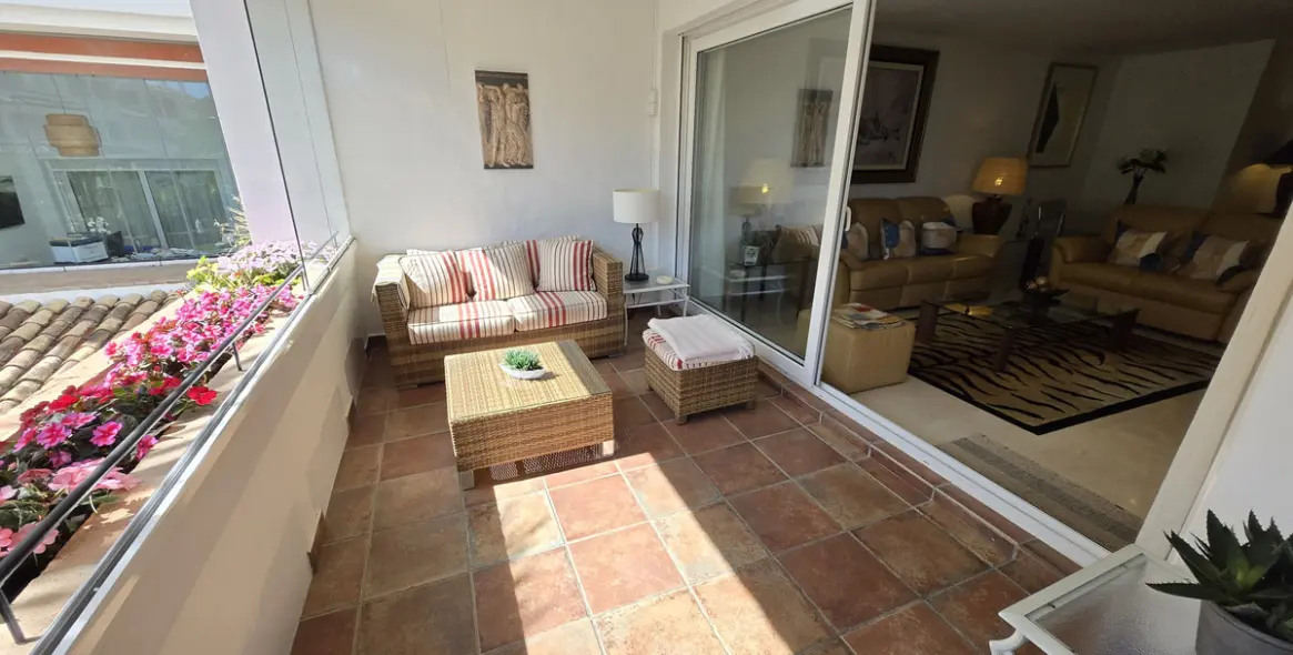 Venta de apartamento en planta media en The Golden Mile 10