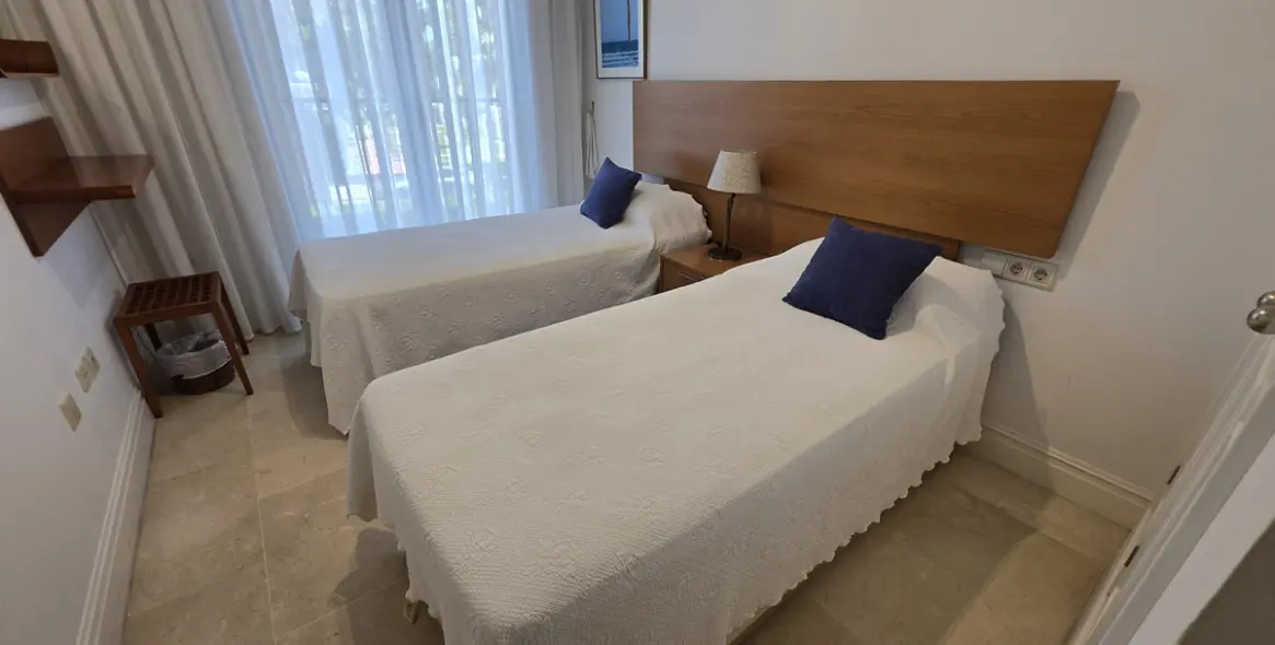 Venta de apartamento en planta media en The Golden Mile 15