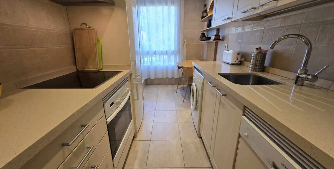 Venta de apartamento en planta media en The Golden Mile 20