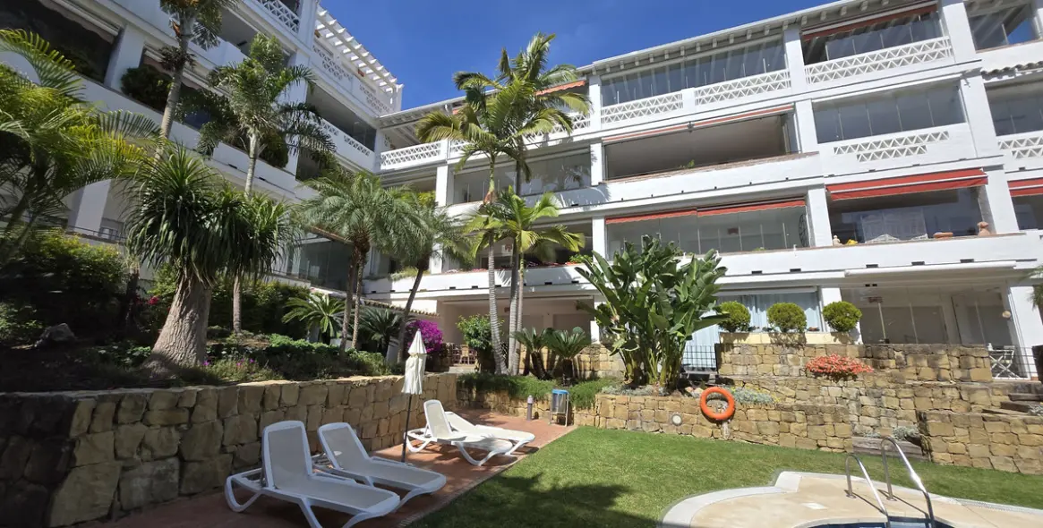 Venta de apartamento en planta media en The Golden Mile 29