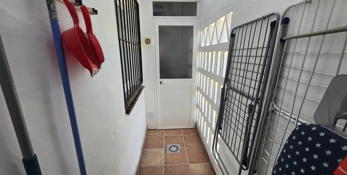 Venta de apartamento en planta media en The Golden Mile 30