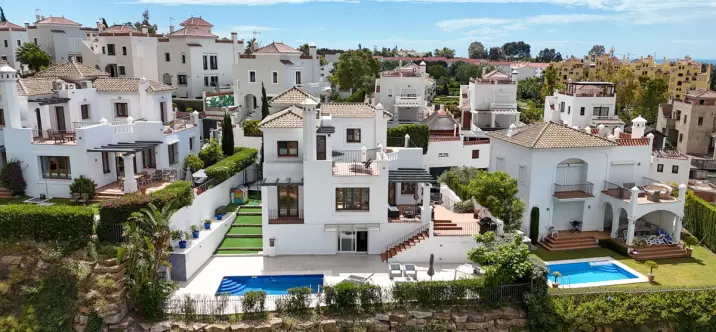 Venta de villa independiente en Estepona 0