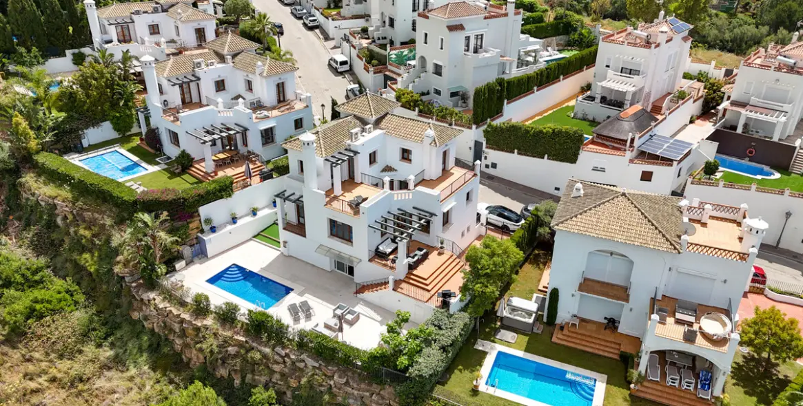 Продажа  отдельно стоящей виллы в Estepona 31