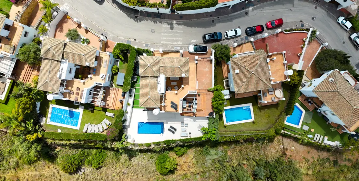 Продажа  отдельно стоящей виллы в Estepona 33