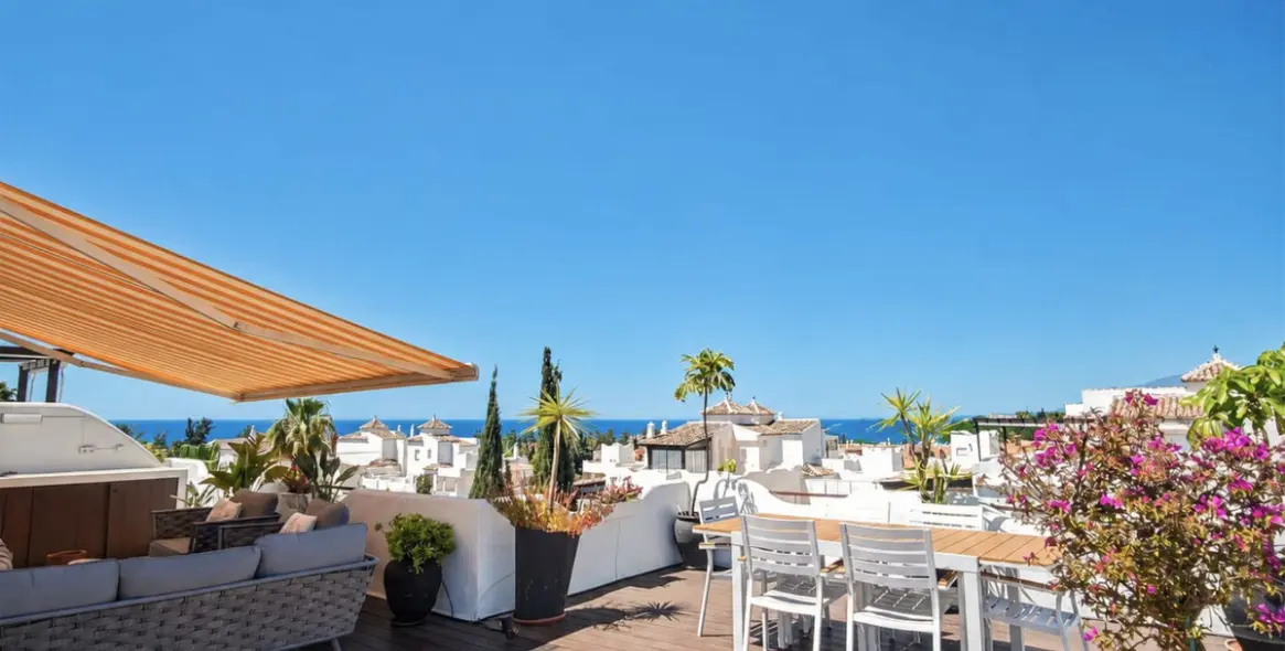 Продажа двухуровневого пентхауса в Marbella 1