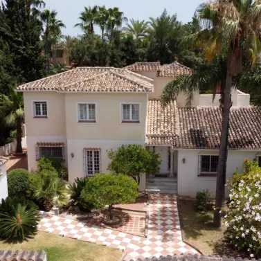 Venta de villa independiente en Nagüeles