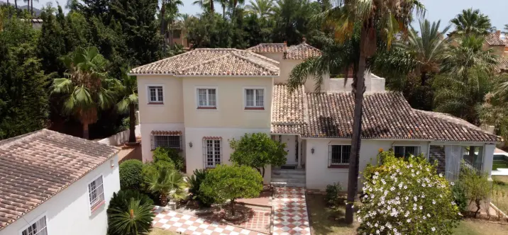 Venta de villa independiente en Nagüeles 3