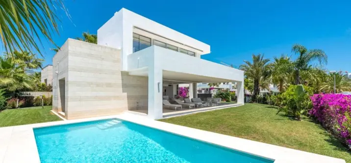 Venta de villa independiente en Marbella 1