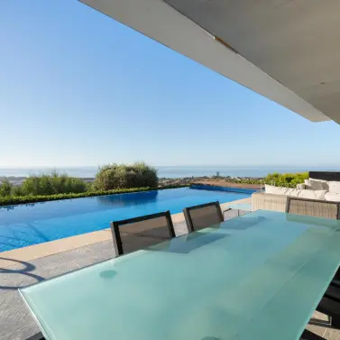 Venta de villa independiente en Altos de los Monteros