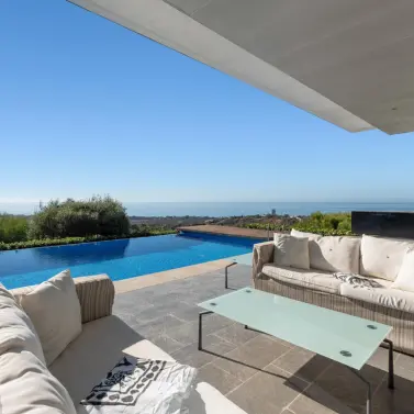 Venta de villa independiente en Altos de los Monteros