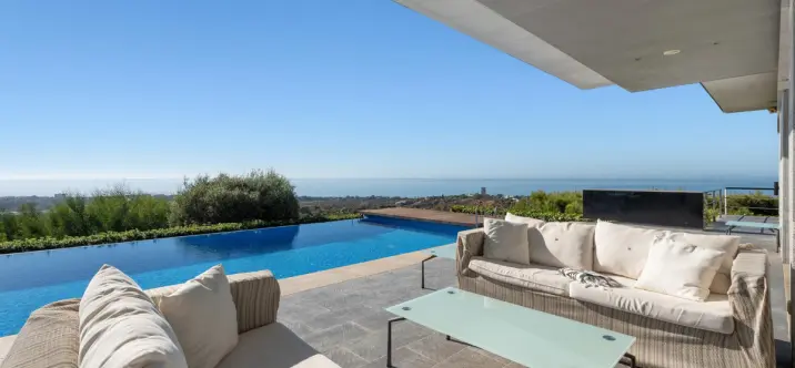 Venta de villa independiente en Altos de los Monteros 1