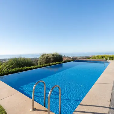 Venta de villa independiente en Altos de los Monteros