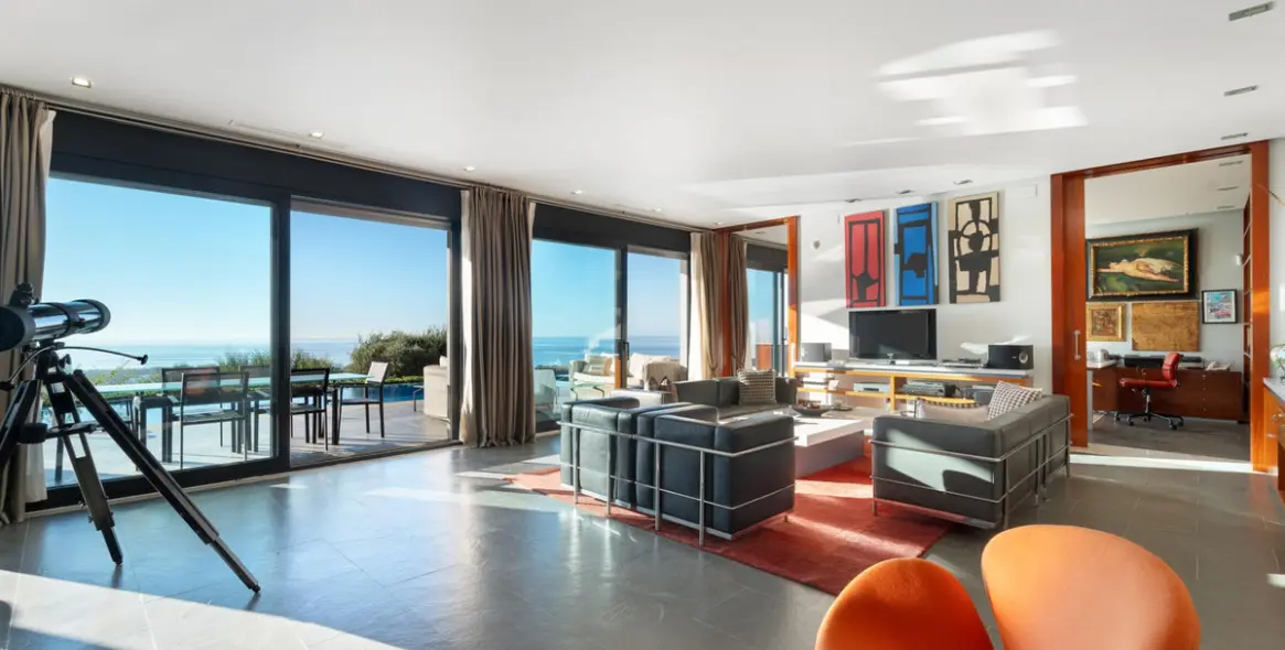 Продажа  отдельно стоящей виллы в Altos de los Monteros 4