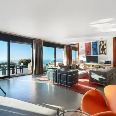 Venta de villa independiente en Altos de los Monteros