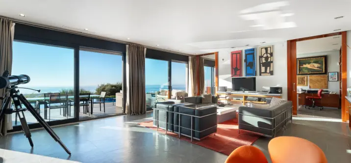 Venta de villa independiente en Altos de los Monteros 3