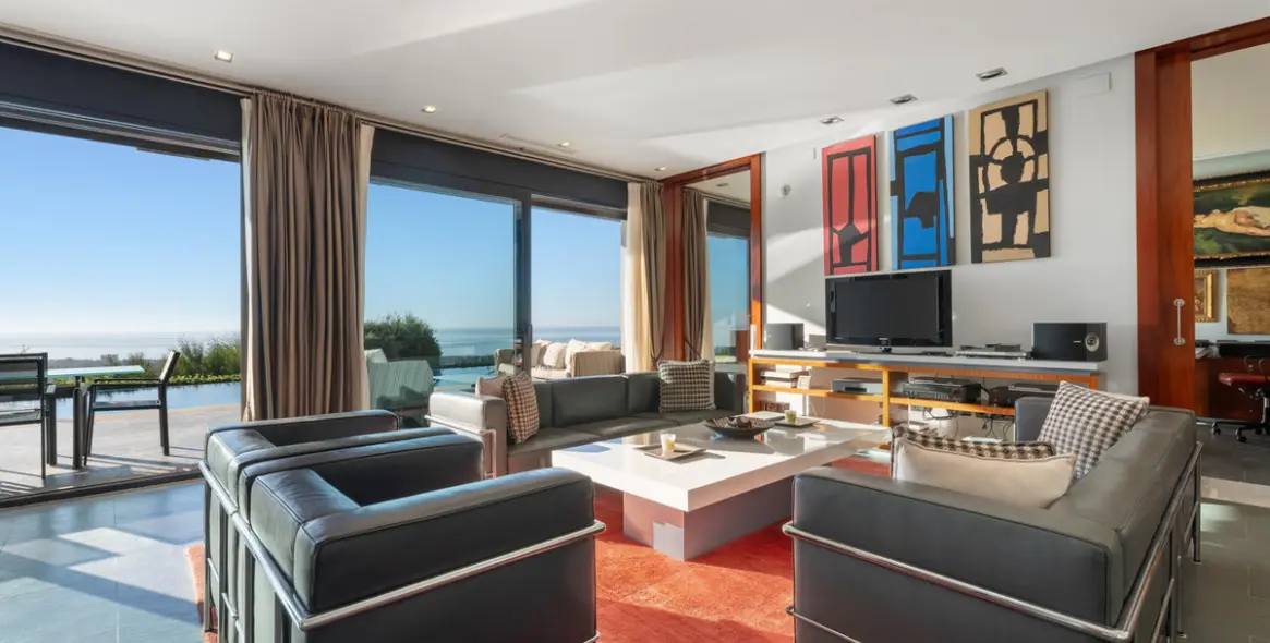 Продажа  отдельно стоящей виллы в Altos de los Monteros 6