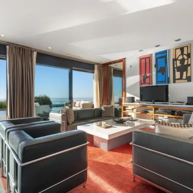 Venta de villa independiente en Altos de los Monteros