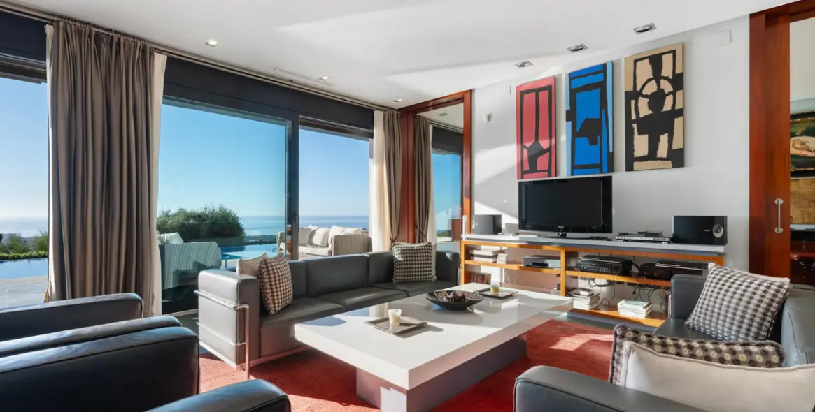 Продажа  отдельно стоящей виллы в Altos de los Monteros 7