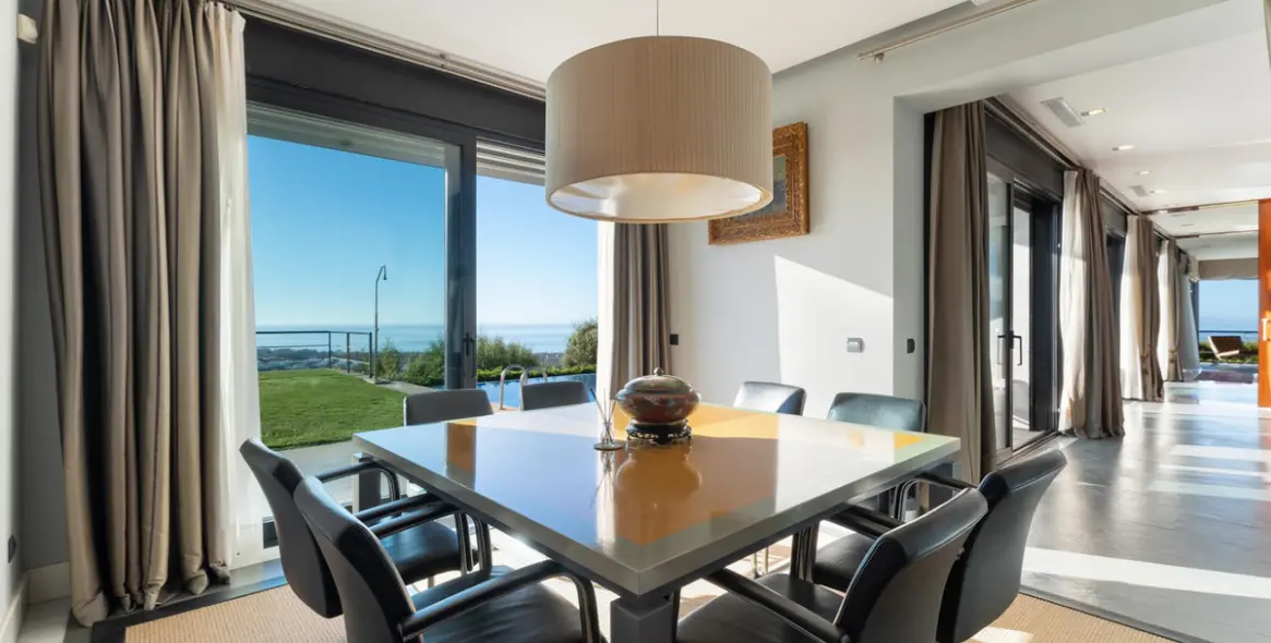 Продажа  отдельно стоящей виллы в Altos de los Monteros 9