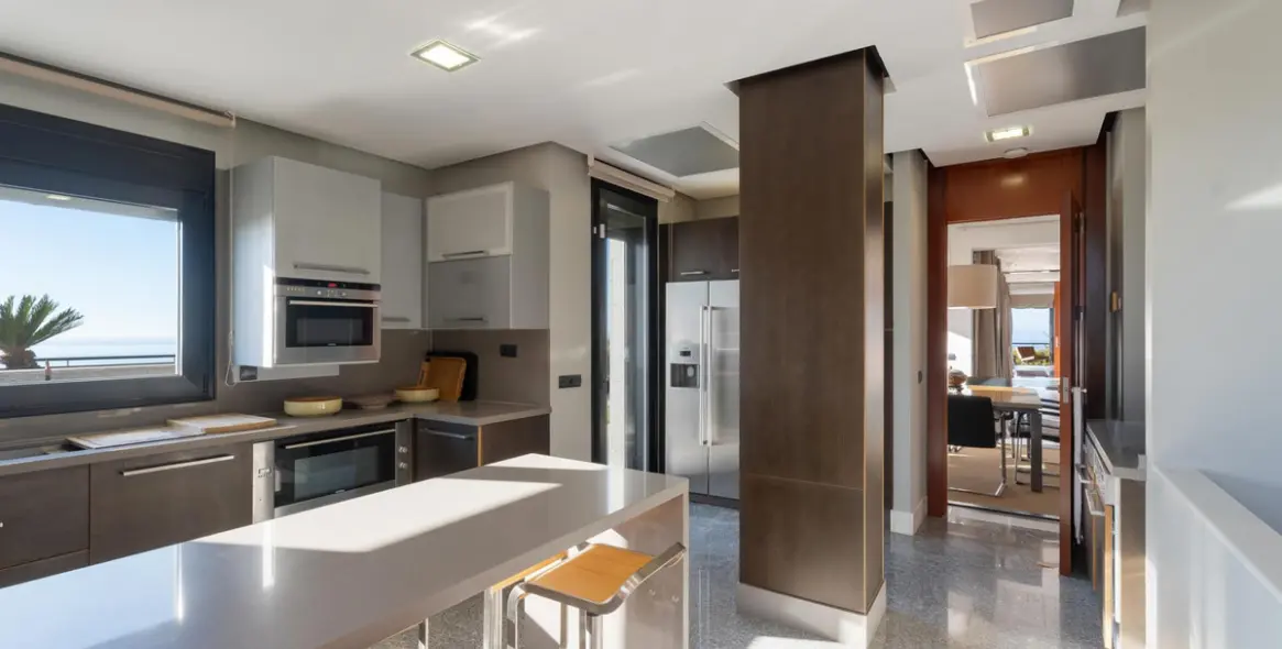 Продажа  отдельно стоящей виллы в Altos de los Monteros 13