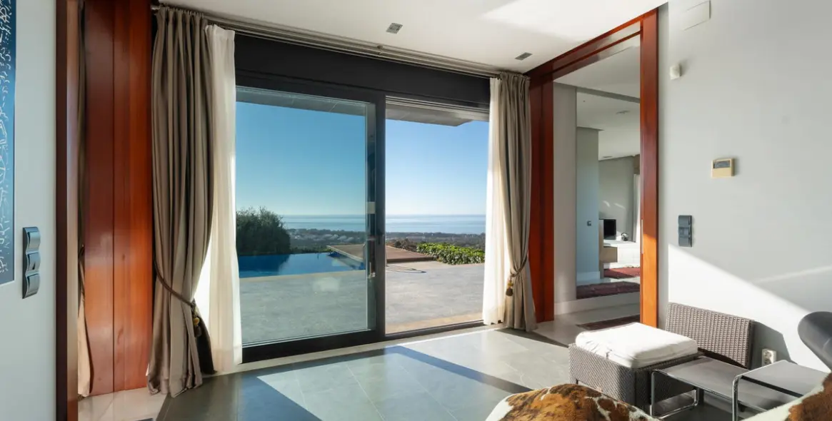 Продажа  отдельно стоящей виллы в Altos de los Monteros 15