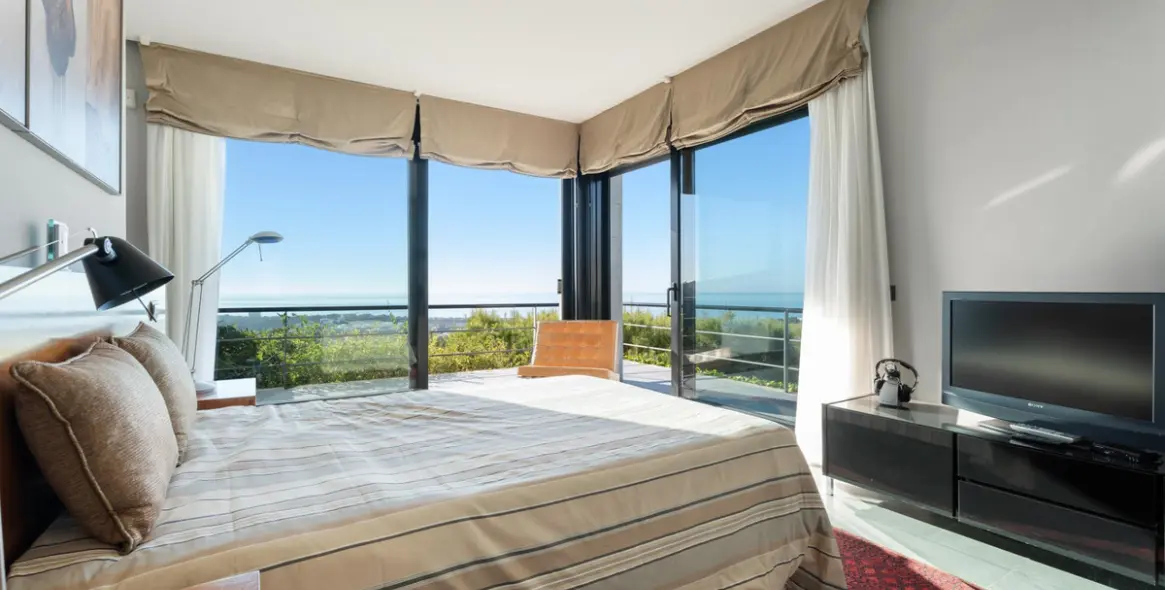 Продажа  отдельно стоящей виллы в Altos de los Monteros 19