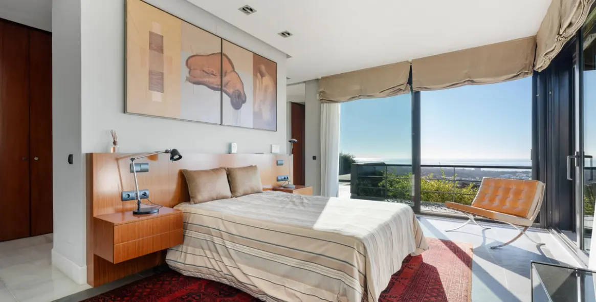 Продажа  отдельно стоящей виллы в Altos de los Monteros 20