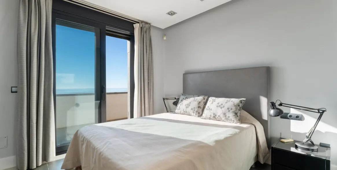 Продажа  отдельно стоящей виллы в Altos de los Monteros 25