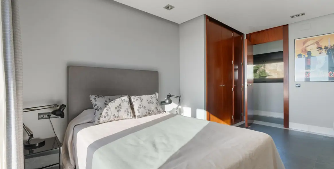 Продажа  отдельно стоящей виллы в Altos de los Monteros 26