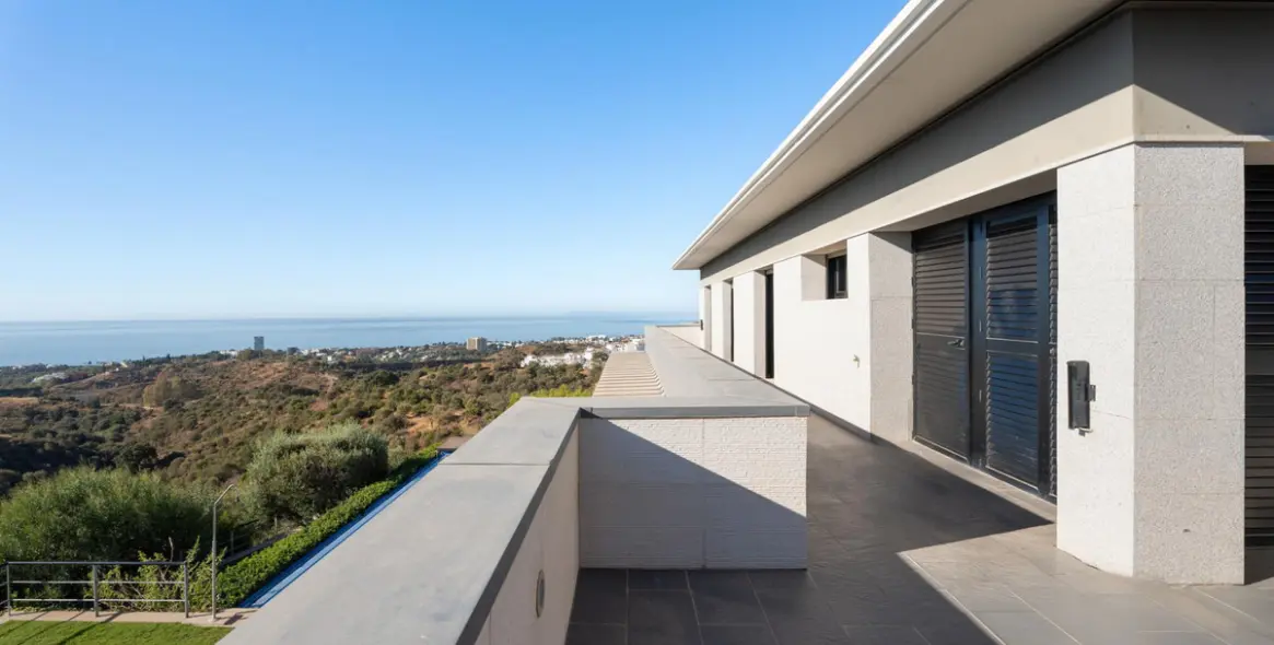 Продажа  отдельно стоящей виллы в Altos de los Monteros 30