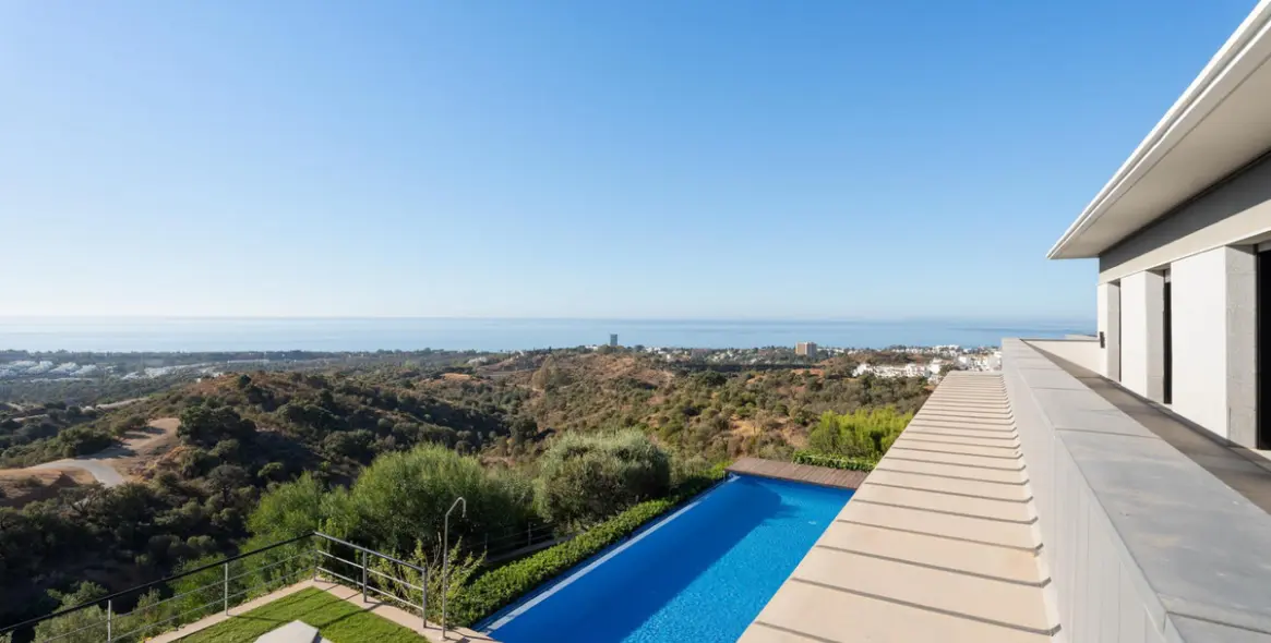 Продажа  отдельно стоящей виллы в Altos de los Monteros 31
