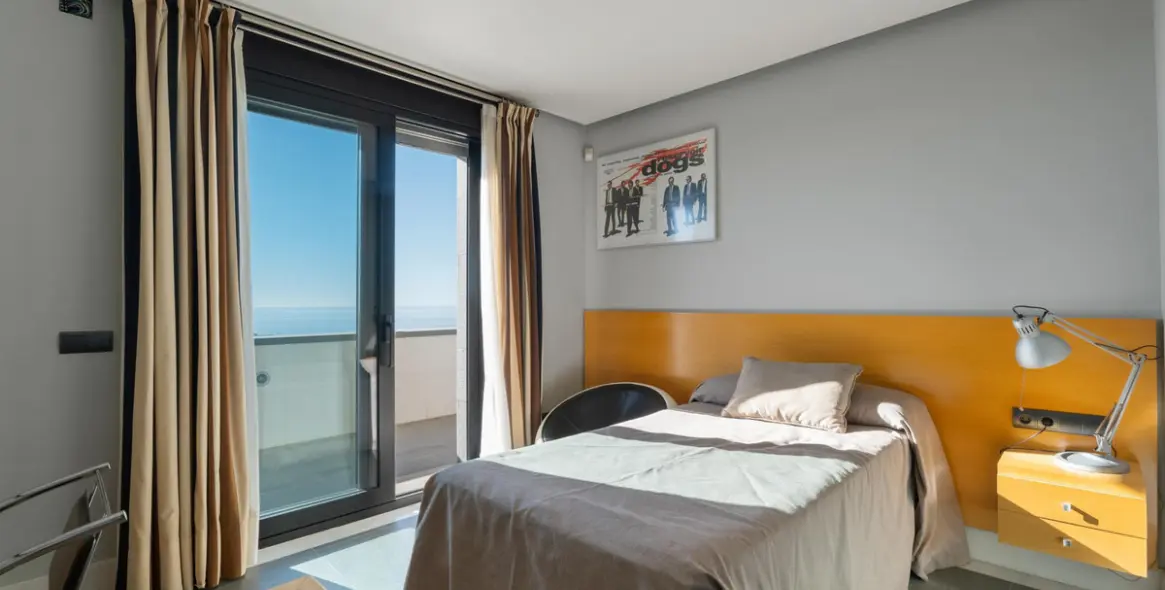 Продажа  отдельно стоящей виллы в Altos de los Monteros 33